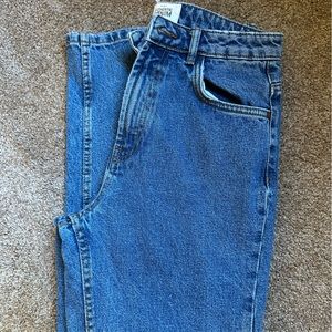 ZARA STRAIGHT LEG JEAN — SIZE 4